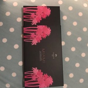 **AURIA1982** SHAINA B EYESHADOW PALLET